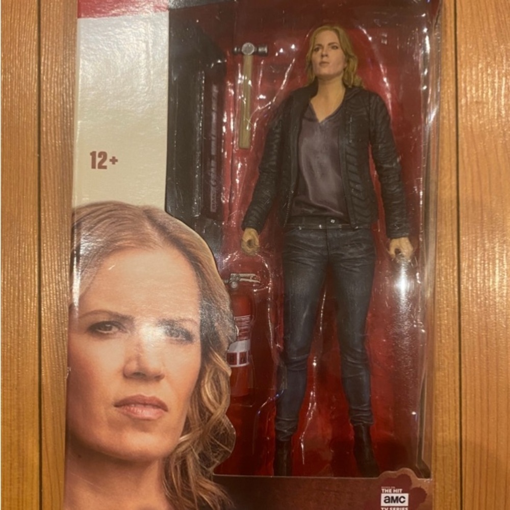 AMC Action Figure Madison Clark with Fire Extinguisher and Hammer